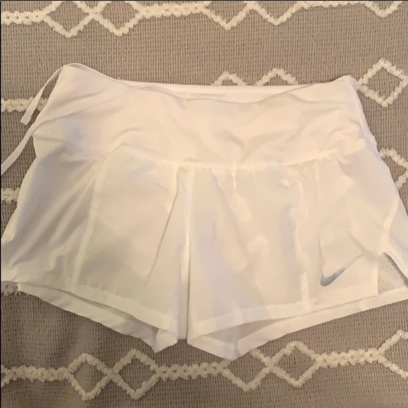 XS women’s Nike shorts - Picture 2 of 6